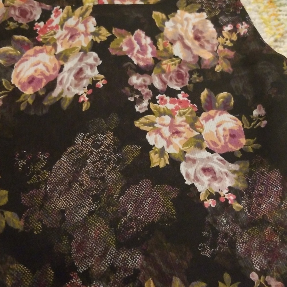 American Rag Floral Crop Top - Picture 3 of 5
